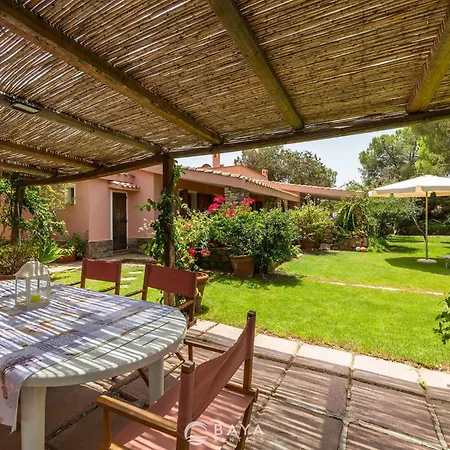 Villa Atzeni - Terrace, Two Patios & Lush Garden Notteri