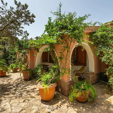 Atzeni - Terrace, Two Patios & Lush Garden Villa *