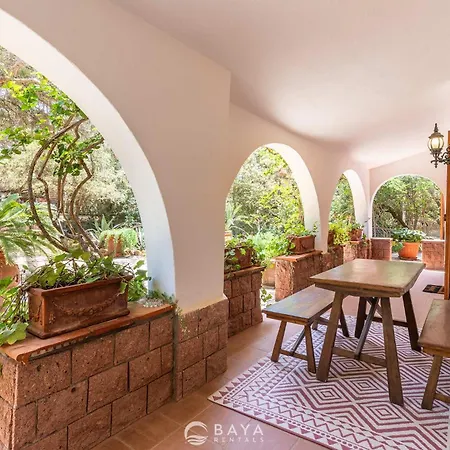 Atzeni - Terrace, Two Patios & Lush Garden Villa *