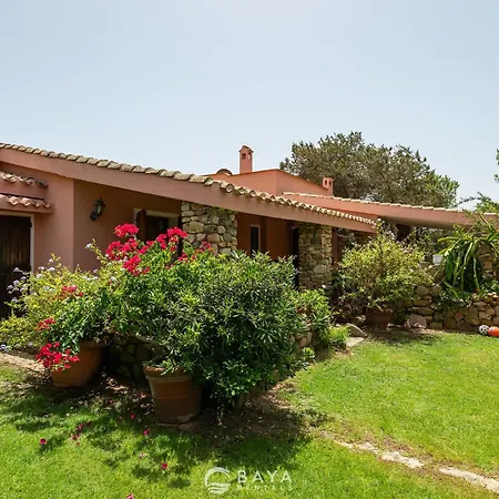 Villa Atzeni - Terrace, Two Patios & Lush Garden Notteri